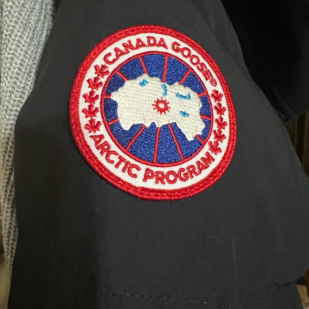Canada Goose Shelburn Jacket.  Size M. Navy.